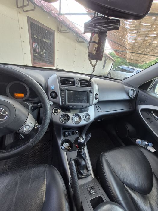 Продавам Toyota Rav4 D4D