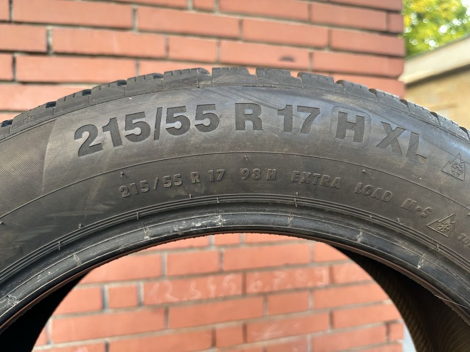 Продавам 4бр. (2бр. + 2бр. ) Зимни гуми 215/55/17 Continental / Континентал