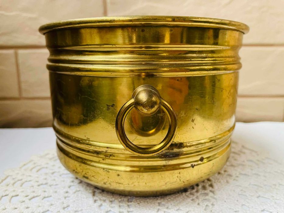 Красива месингова кашпа от Англия