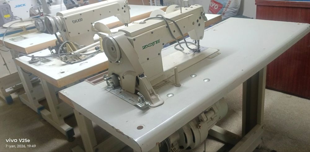 Tikuv mashinalari va bichim pichogʻi arzon narxda sotila.