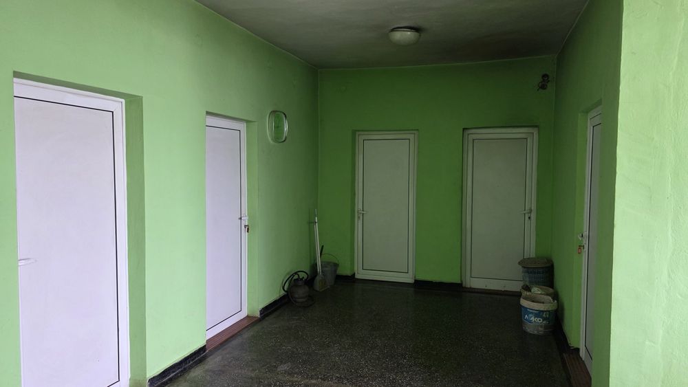 Бизнес имот-селскостопански двор. Офис,склад,работилница,навес