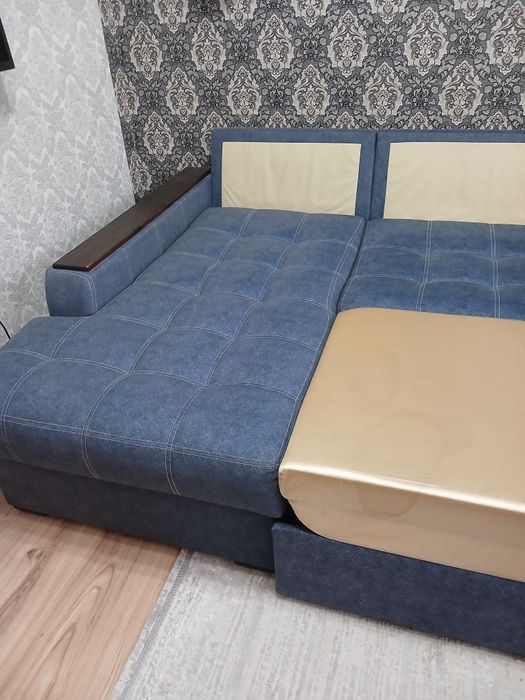Диван для гостиной. Диван
