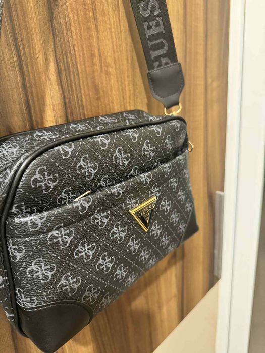 Дамска чанта с дълга дръжка GUESS