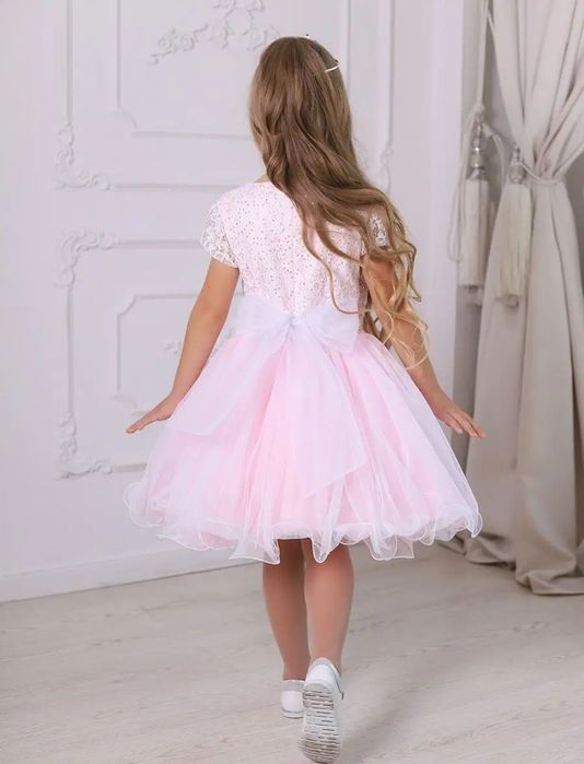 Продам красивое платье для девочки