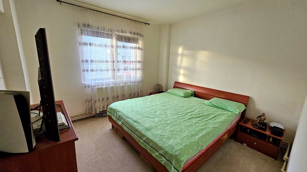 Vand apartament 2 camere Moinesti , in fata Spitalului