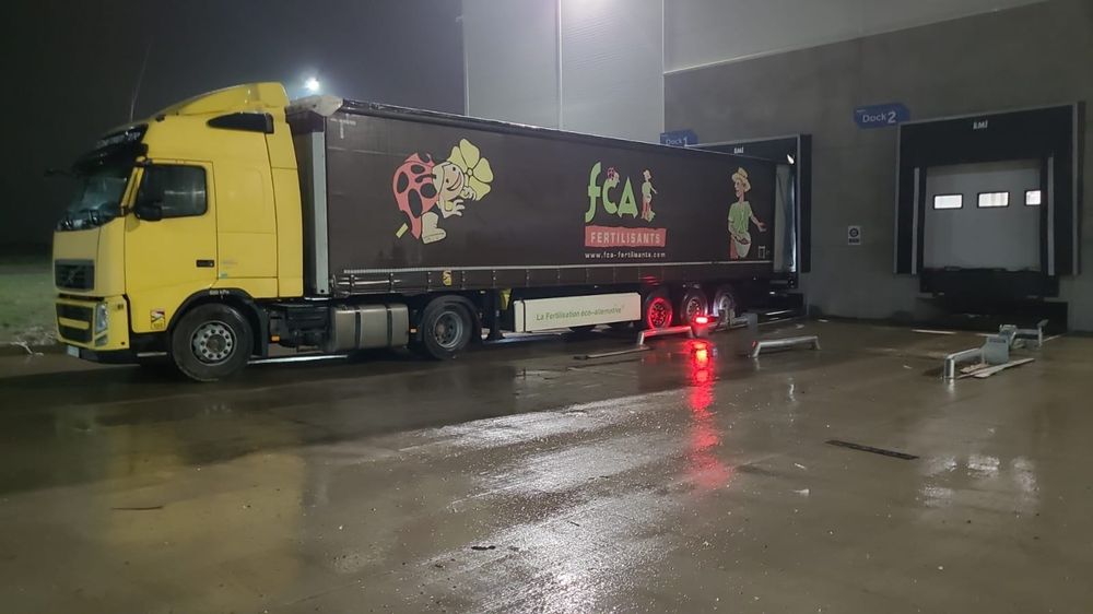 Vând sau schimb cu semiremorcă