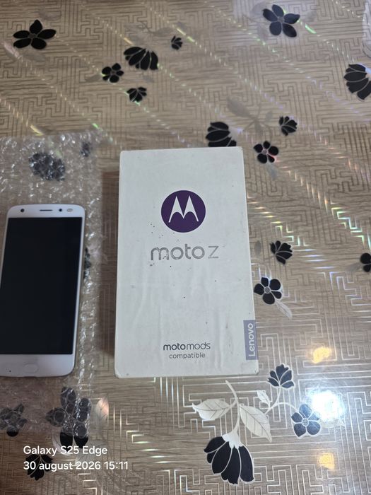 Motorola  z2  force Gold