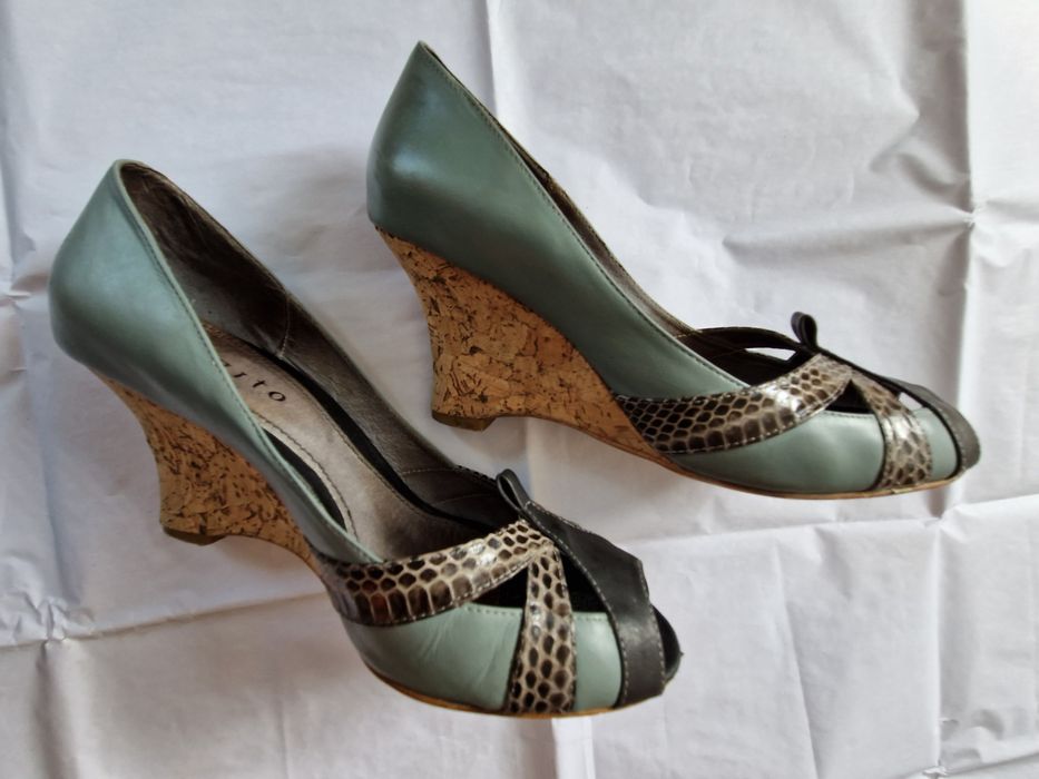 Pantofi albastri cu toc ortopedic din pluta