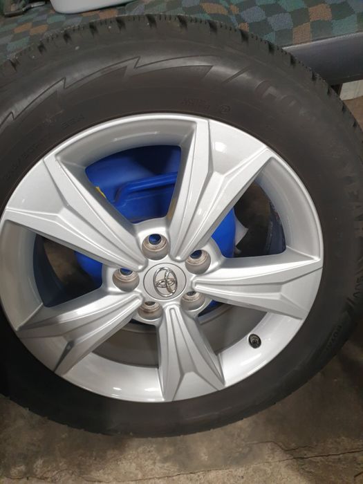 Джанти с гуми и сензори Toyota