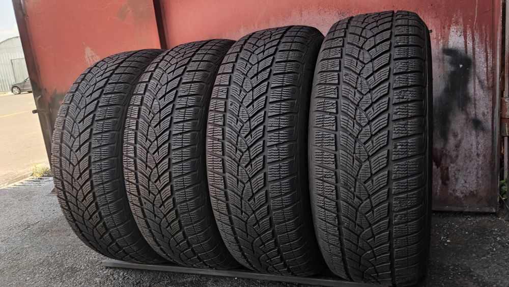 4бр. зимни гуми 235/60/18 GoodYear Ultra Grip Performance 
dot23