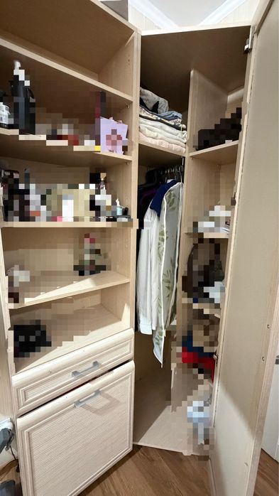 Продам угловой шкаф в прихожую
