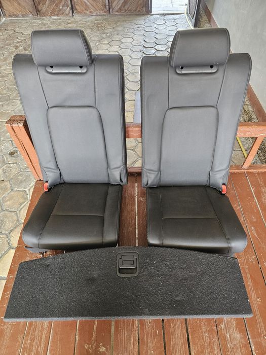 Kaptiva orqa o'rindiqlari va bari