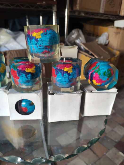 Продам сувениры глобус