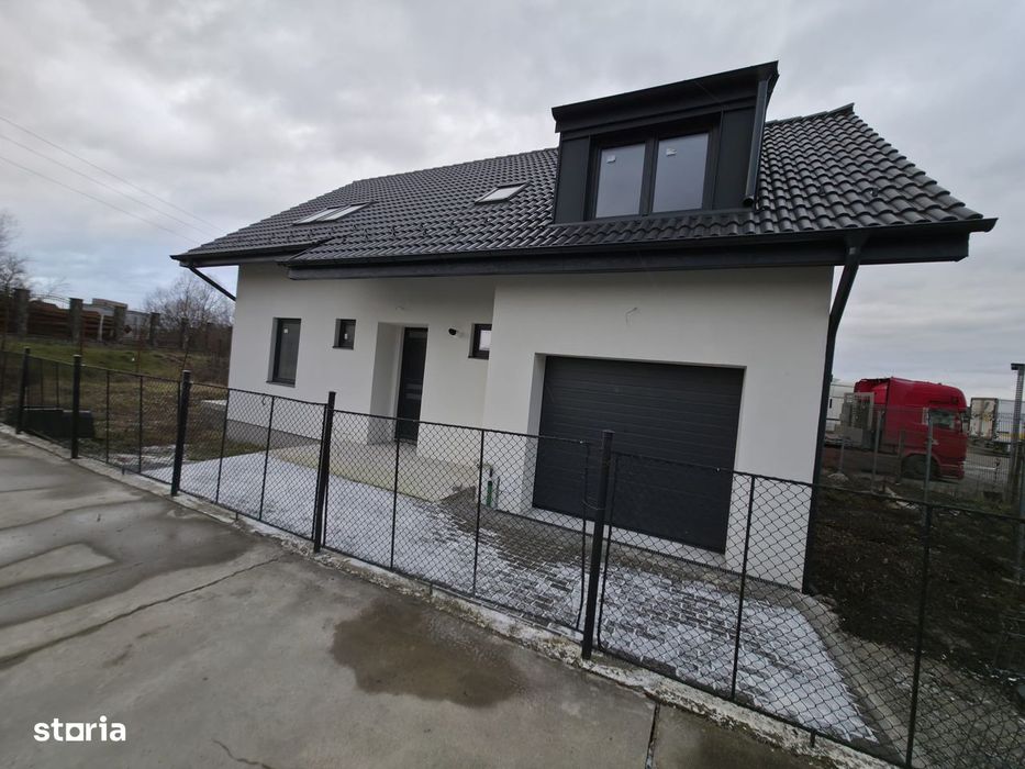 2 case noi single in Unirii plus garaj, 135 mp utili, asfalt iluminat