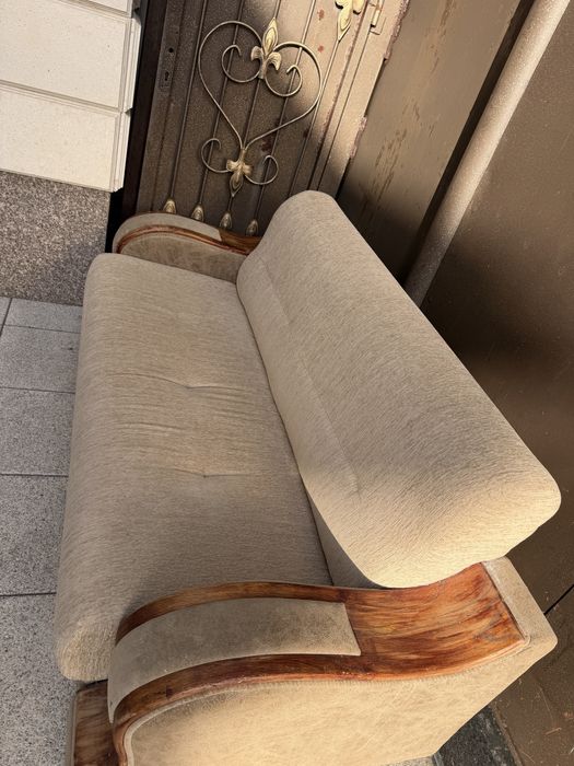 Продаю диван б/у в хорошем состоянии.