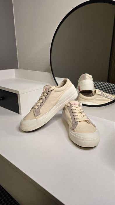 Оригинални кецове Levi’s — много добро състояние