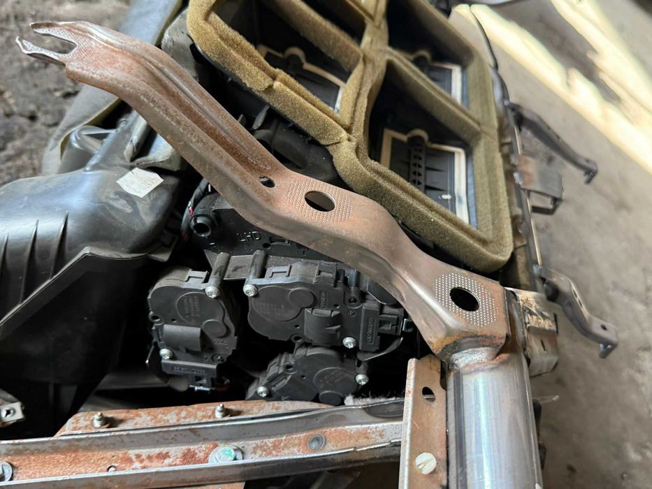 Aeroterma modelul climatronic BMW F20 F21 F30 F31 F32 F36 cod 9325142