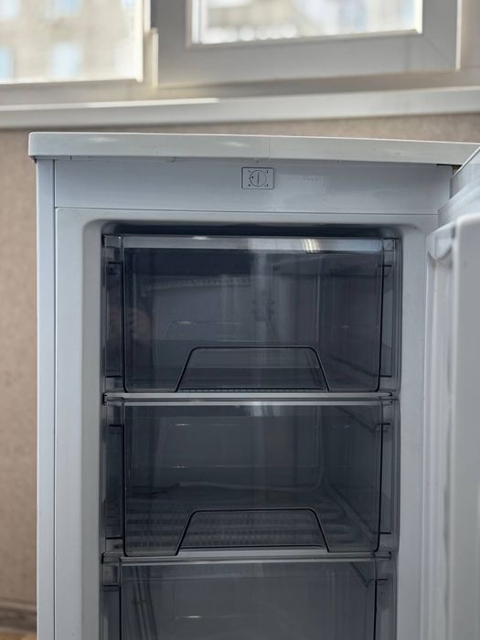 Продам морозильник