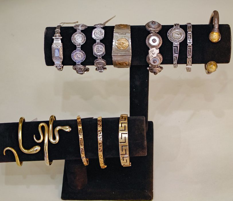 Различни видове гривни