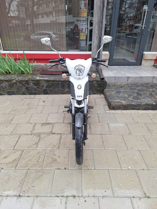 Продава се скутер BTC 50  кубика - нов внос
