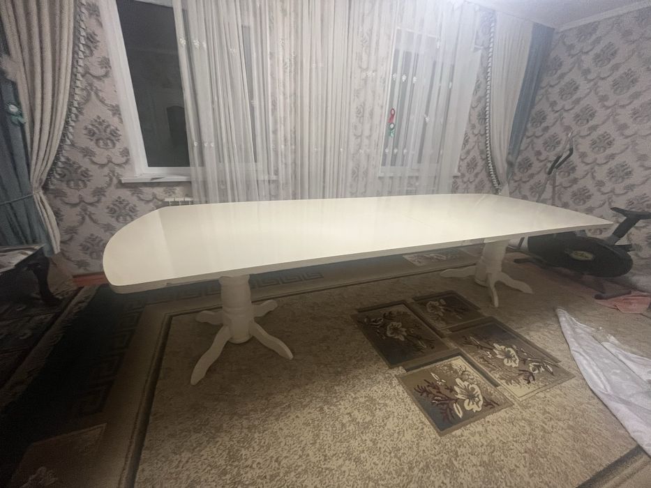 Стол на 18 персон