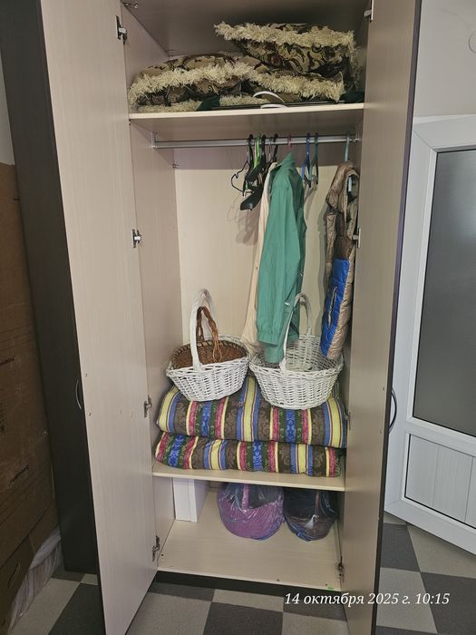 Продается Шкаф и стол