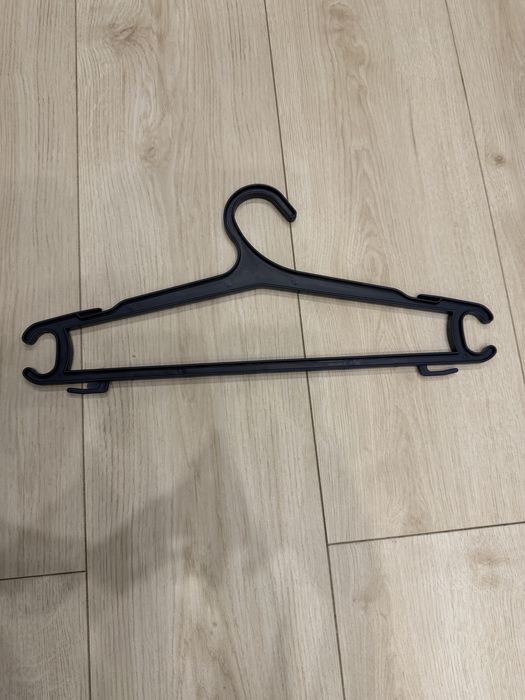 Набор вешалок много