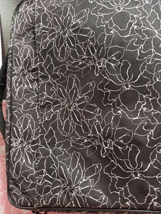 Продам ноут бук Lenovo б/у вместе  с сумкой.