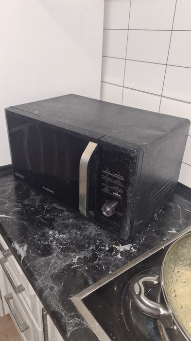 Продам микроволновую печь Samsung  10 тыс тг
