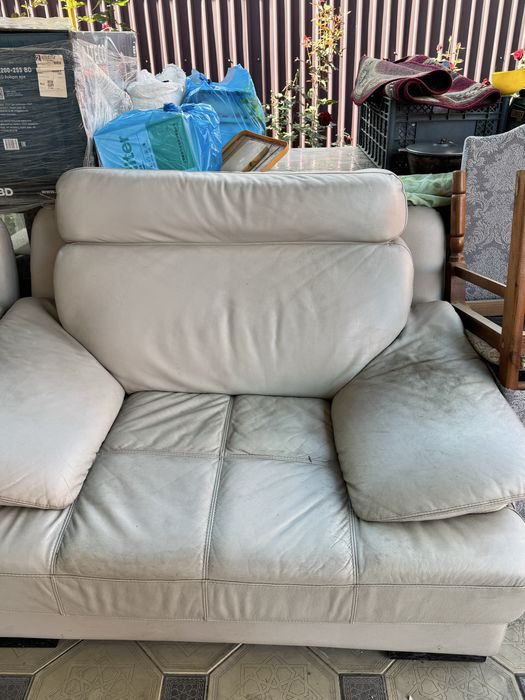 Диван и кресло кожаные