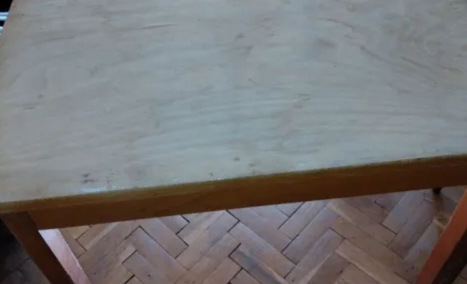 Кухненска маса .