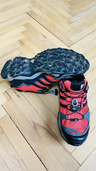 Туристически обувки Adidas Traxion 39 номер