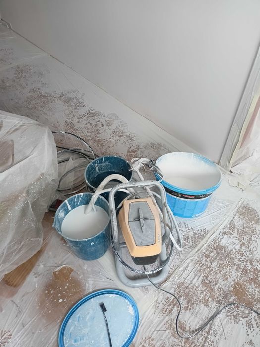 Zugrav/ Vopsea lavabila cu pompa Airless sau trafalet