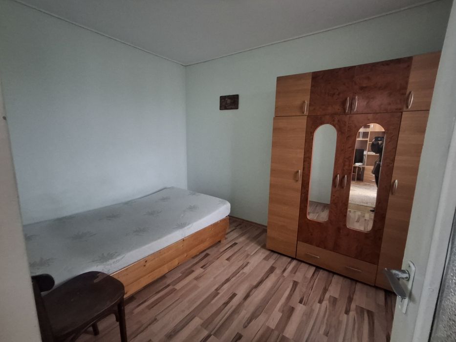 Podu Ros, ap .2 cam, et.4/10, 81500 euro neg