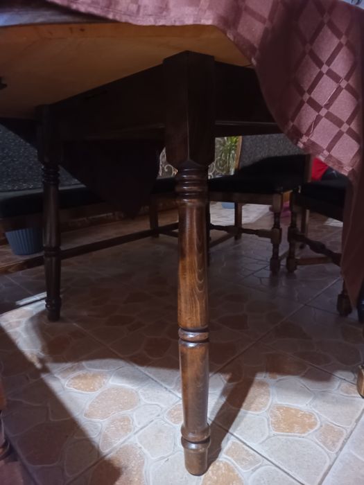 Кухненски мебели (маса столове канапета)