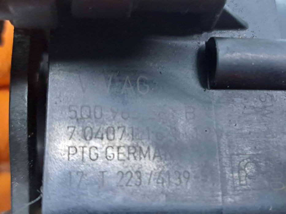 Pompa recirculare apa  Skoda Octavia 3 (5E3) [Fabr 2012-2020] 5Q096556