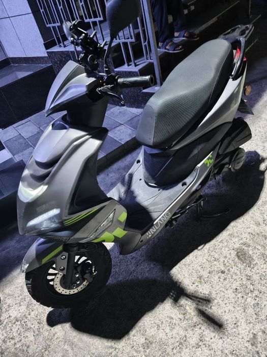 Skuter benznli 125cc shot spravkasi bor