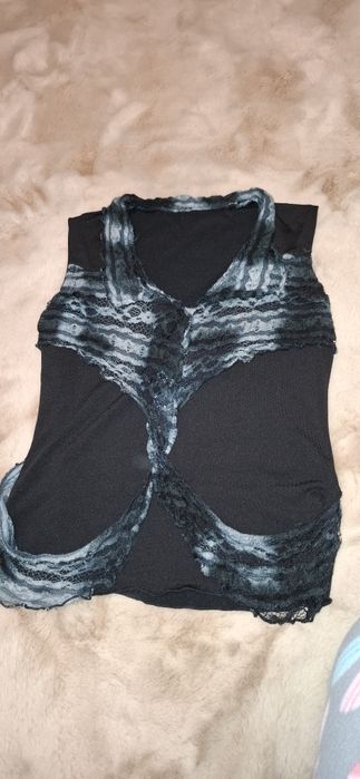 Tricou model aplicat