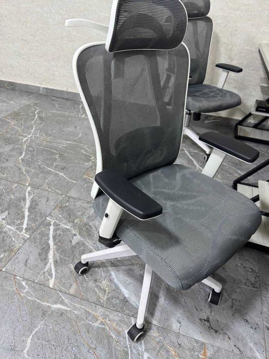 Kreslo Sto`l  ekran Klaviatura Mishka Sro`chna Sotiladi 2 ta Kamplekt