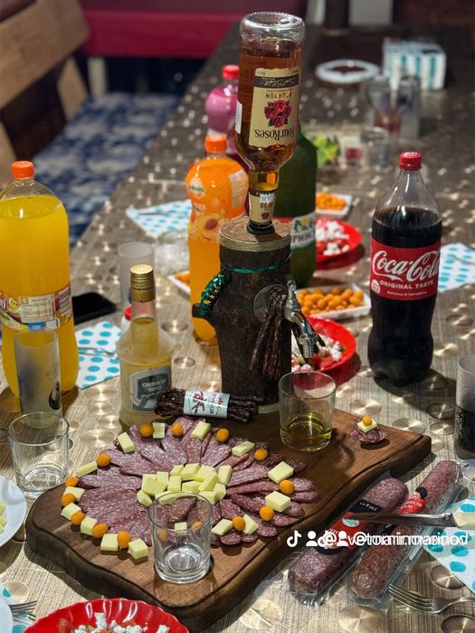 Пепелник от орех и диспенсъри за алкохол