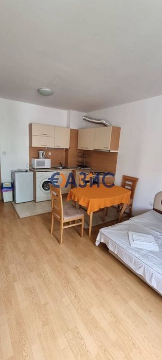 Продава се Двустаен апартамент в к.к. Слънчев бряг - 65 кв.м за 1124 €/кв.м - Снимка #1