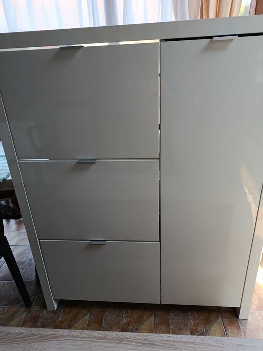 De vânzare dulap de pantofi