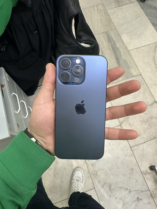 Iphone 15 pro max blue