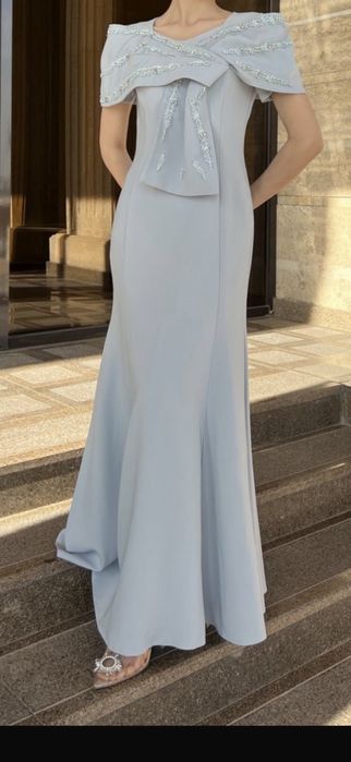 Бір рет қана киілген әдемі көйлек