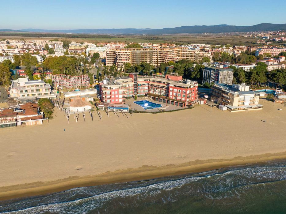 ТОП НАЕМ /  На плажа! Двустаен с две бани с гледка море, КК Хевън!