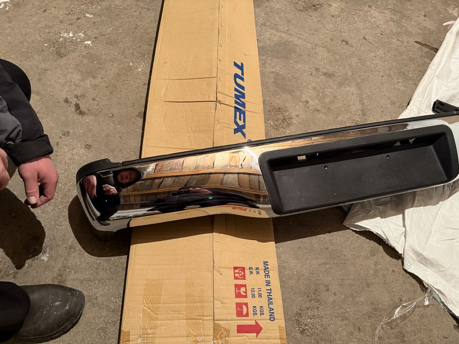 Бампер задний оригинал Hilux 2015