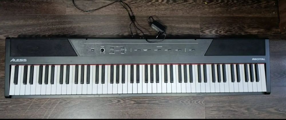 Продам цифровое пианино