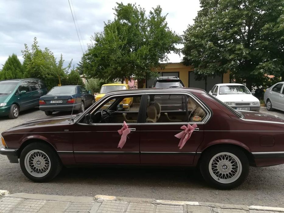 Ретро автомобили за вашата сватба, бал или празник