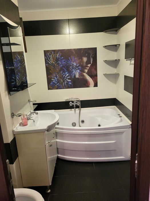 Inchiriez apartament