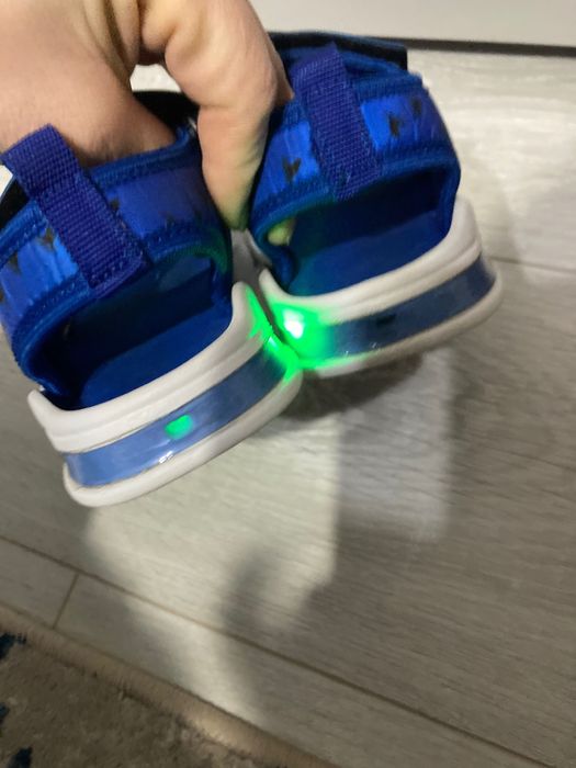 Детски светещи сандали - 26 номер